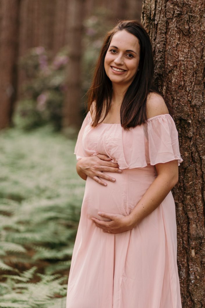 Mum is looking at the camera and smiling. Outdoor photo session in the woods. Hampshire photo shoot. Hampshire photographer. Ewa Jones Photography