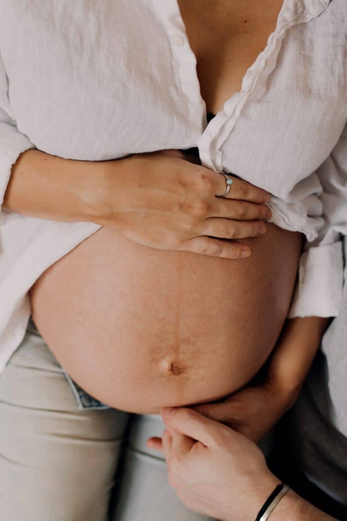 close up of the baby bump. maternity session at home. Maternity photographer. Ewa Jones Photography