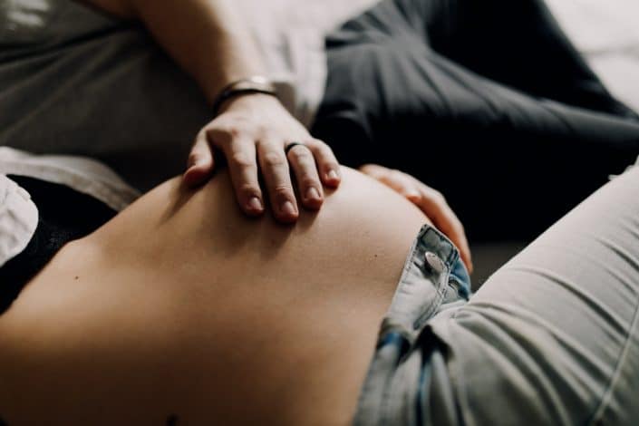 Close up pf baby bump. Maternity session. Hampshire photographer. Ewa Jones Photography