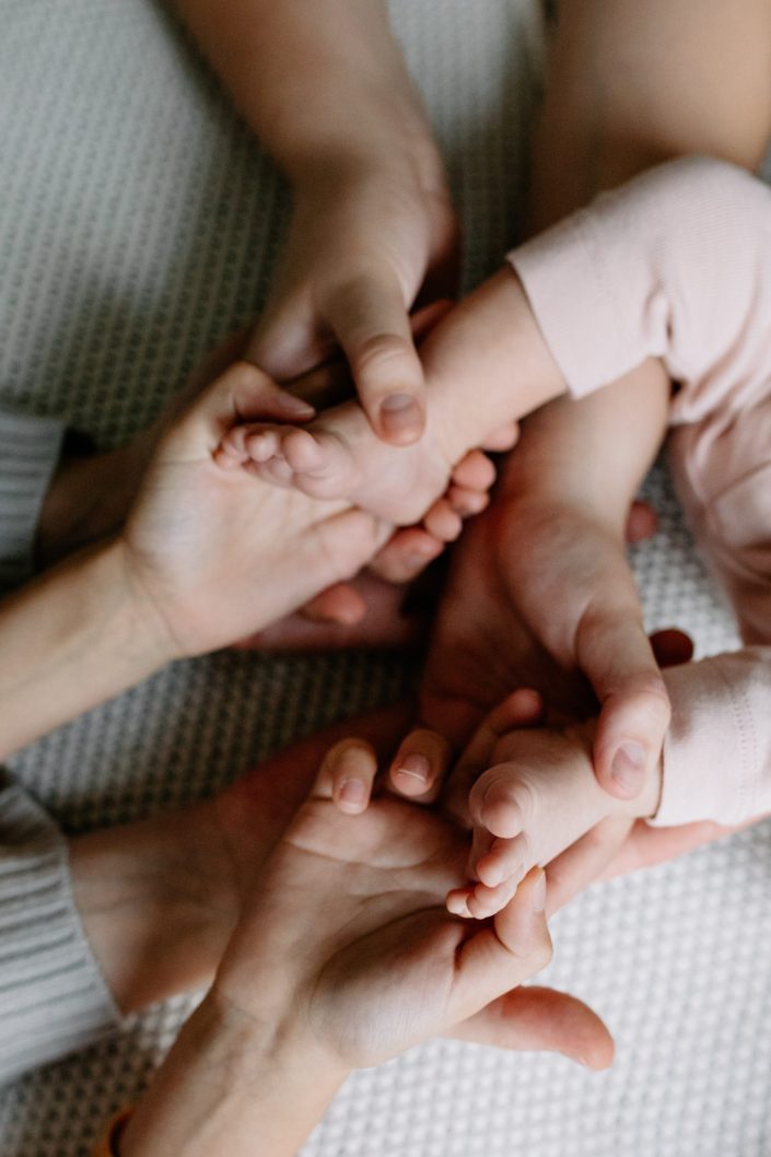 newborn baby feet. close up newborn images. Hampshire photo shoot. Basingstoke photographer. Ewa Jones Photography